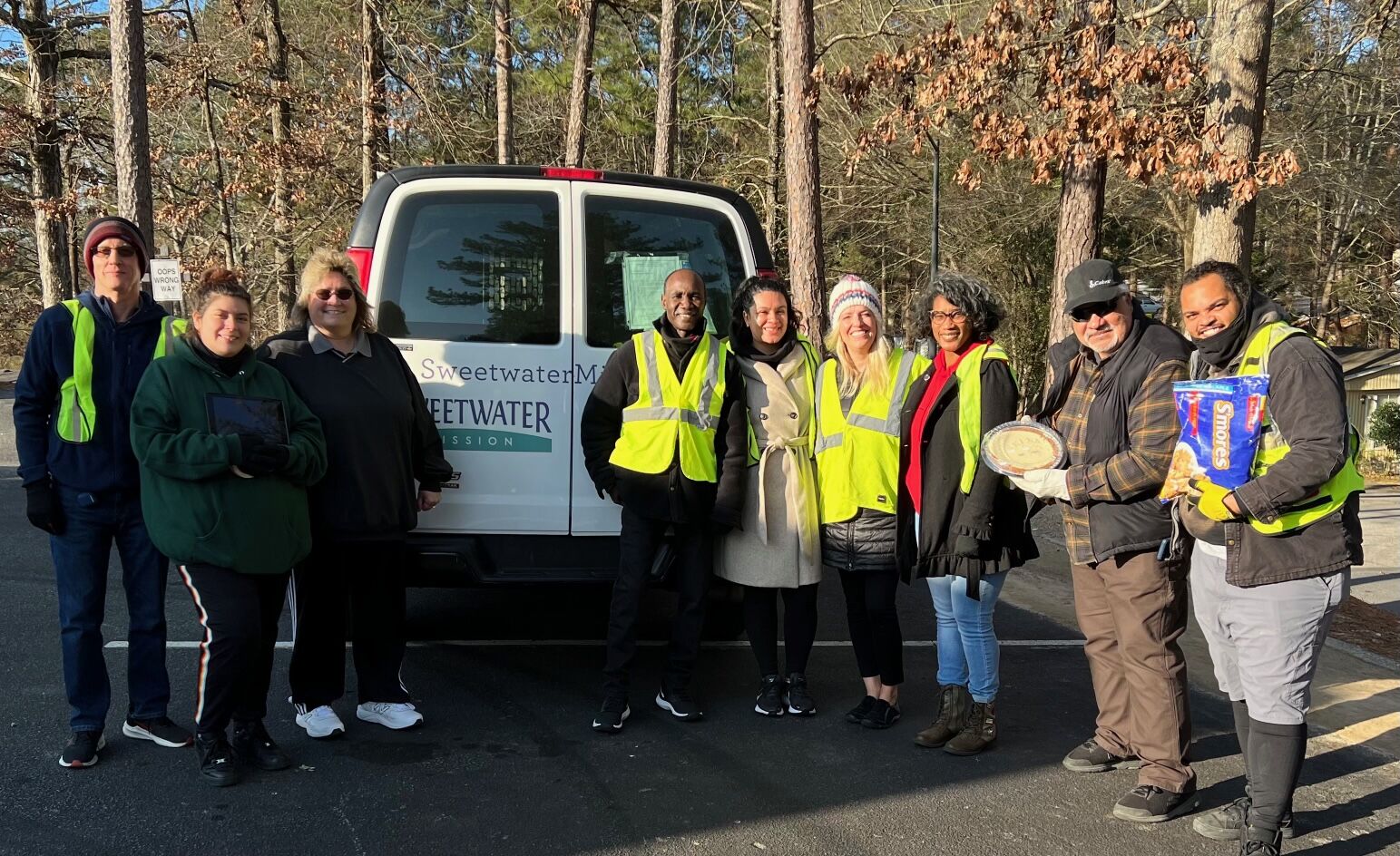 011922_MDJ_ActsofKindnessPart8_SWM1_GroupPhotoWithCobbCountySchoolVolunteers.jpg